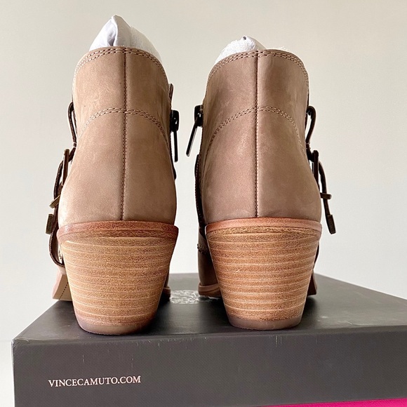 ✨New VINCE CAMUTO Dorintina Nubuck Booties Taupe - Picture 8 of 9